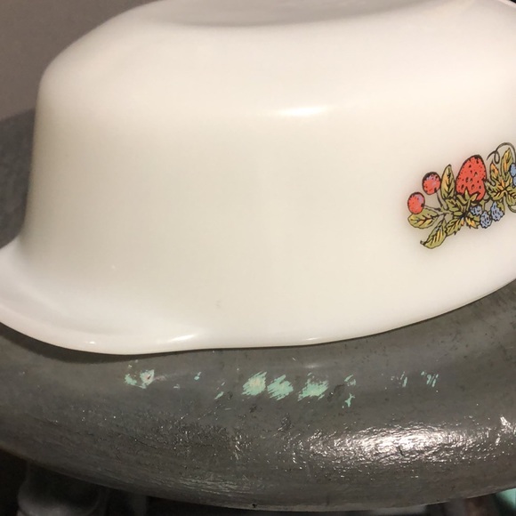 Anchor Hocking Fruit Harvest Fire King casserole bowl & lid - Picture 6 of 10